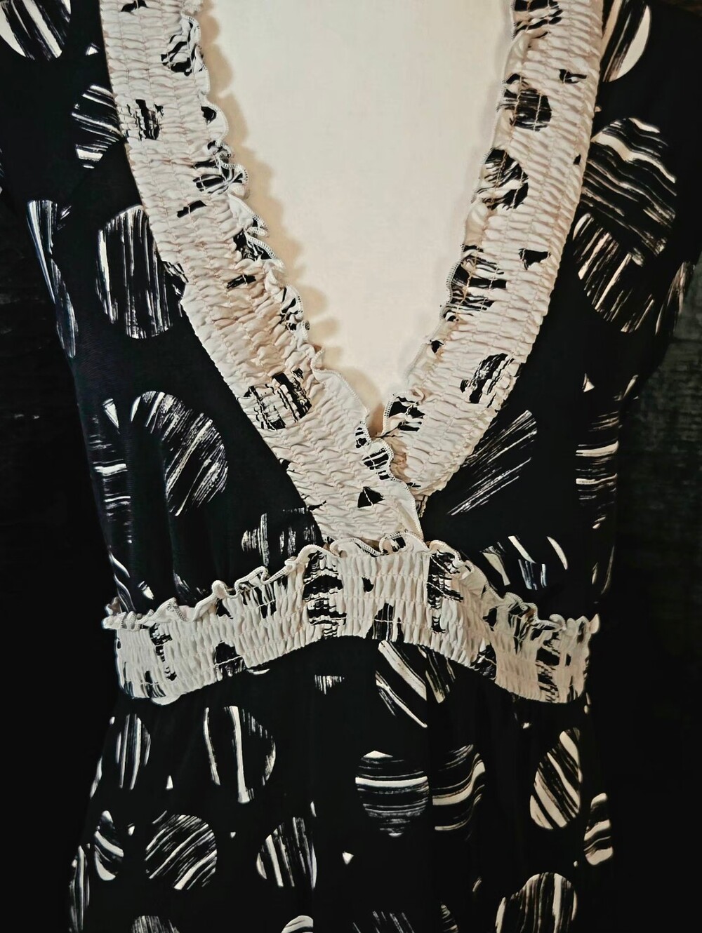 Vintage BCBGMAXAZRIA Circle Print Smocked Ruffle V-Neck Top Medium - Picture 5 of 14